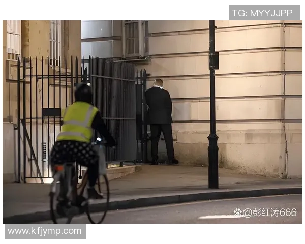 足球明星化身路人挑战街头反应引发热议视频曝光