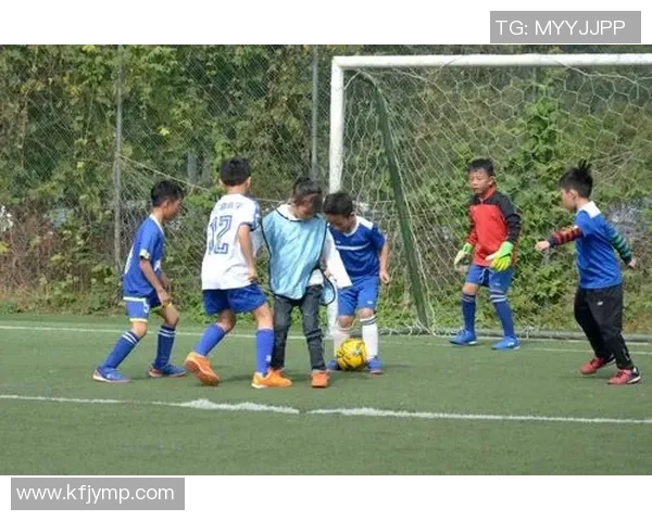 孩子们与足球明星面对面交流的精彩问题集锦